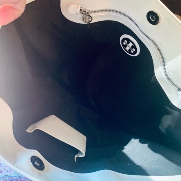 ✨🖤 Tory Burch Black and Cream Patent Leather Tote Bag Bookbag ✨🖤✨ - Picture 6 of 9